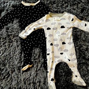 I’m paring these 2 footie pajamas together ( they were purchased separately)
